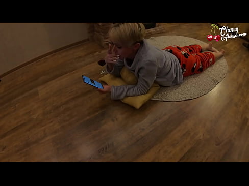 ❤️ Šialená blondínka fajčí obrovský penis a skáče na ňom - análny sex ️ Šukanie video na sk.tvmarket.top ﹏